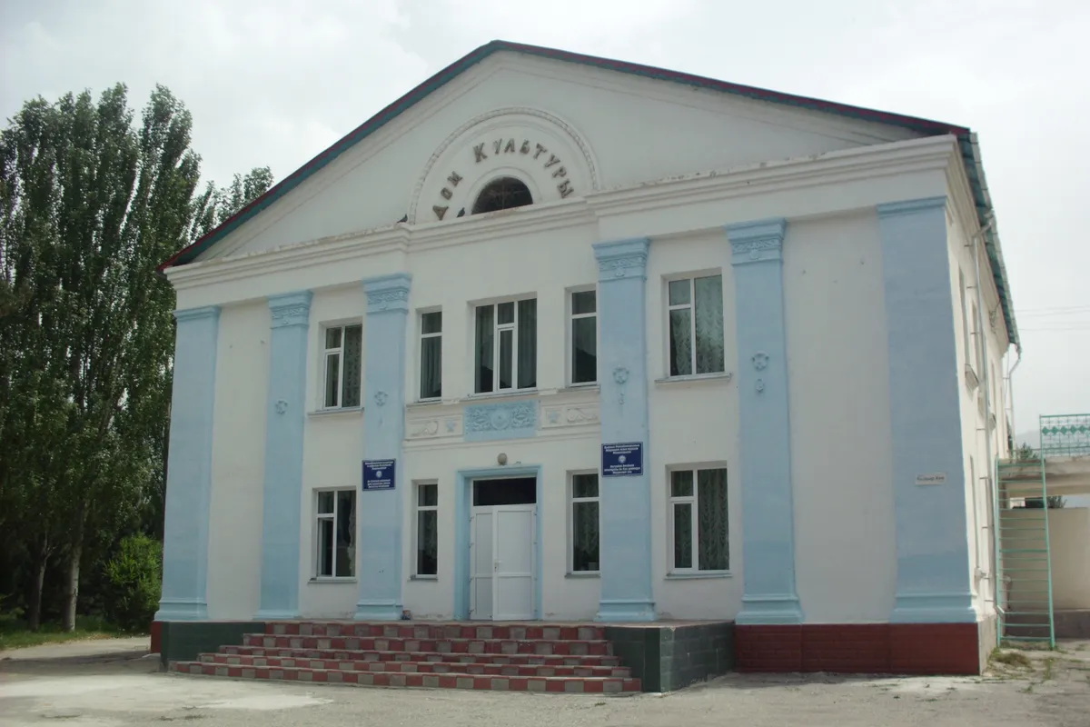 บรรยากาศย่านเทปโลคลูเชนกา (เชิงเขา) ในคารากอล