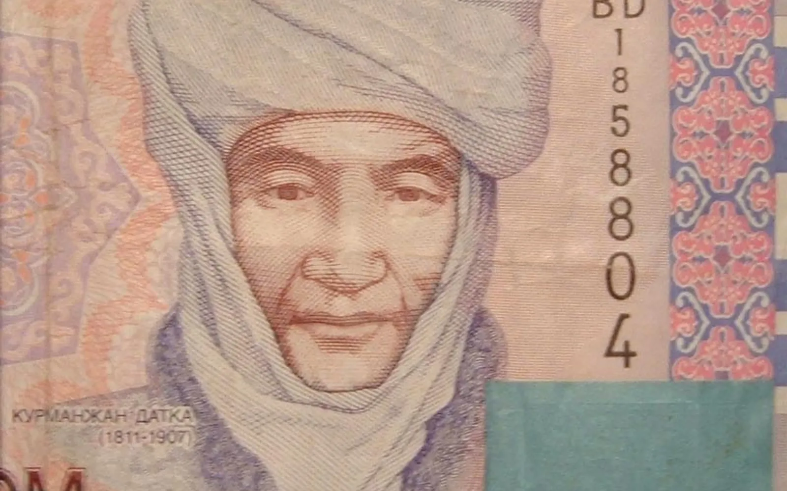อนุสาวรีย์ Kurmanjan Datka วีรสตรีของคีร์กีซ