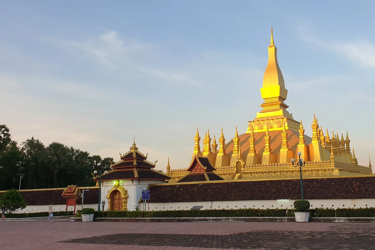 บรรยากาศย่านย่านพระธาตุหลวง ในเวียงจันทน์