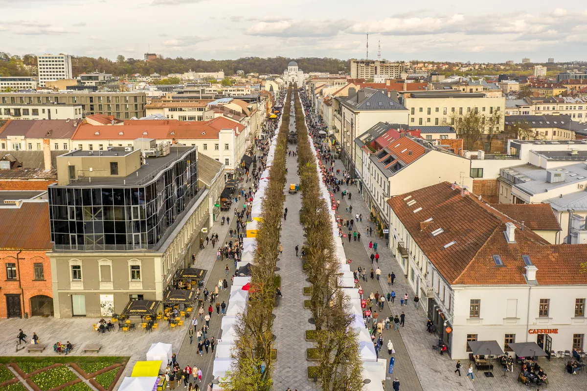 บรรยากาศย่านNaujamiestis (New Town / ถนน Laisvės alėja) ในเคานัส