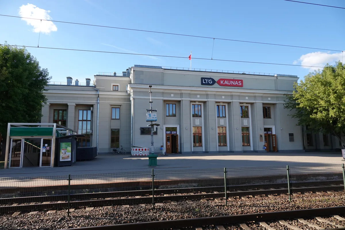 บรรยากาศย่านรอบสถานีรถไฟ / ขนส่ง (Station area) ในเคานัส
