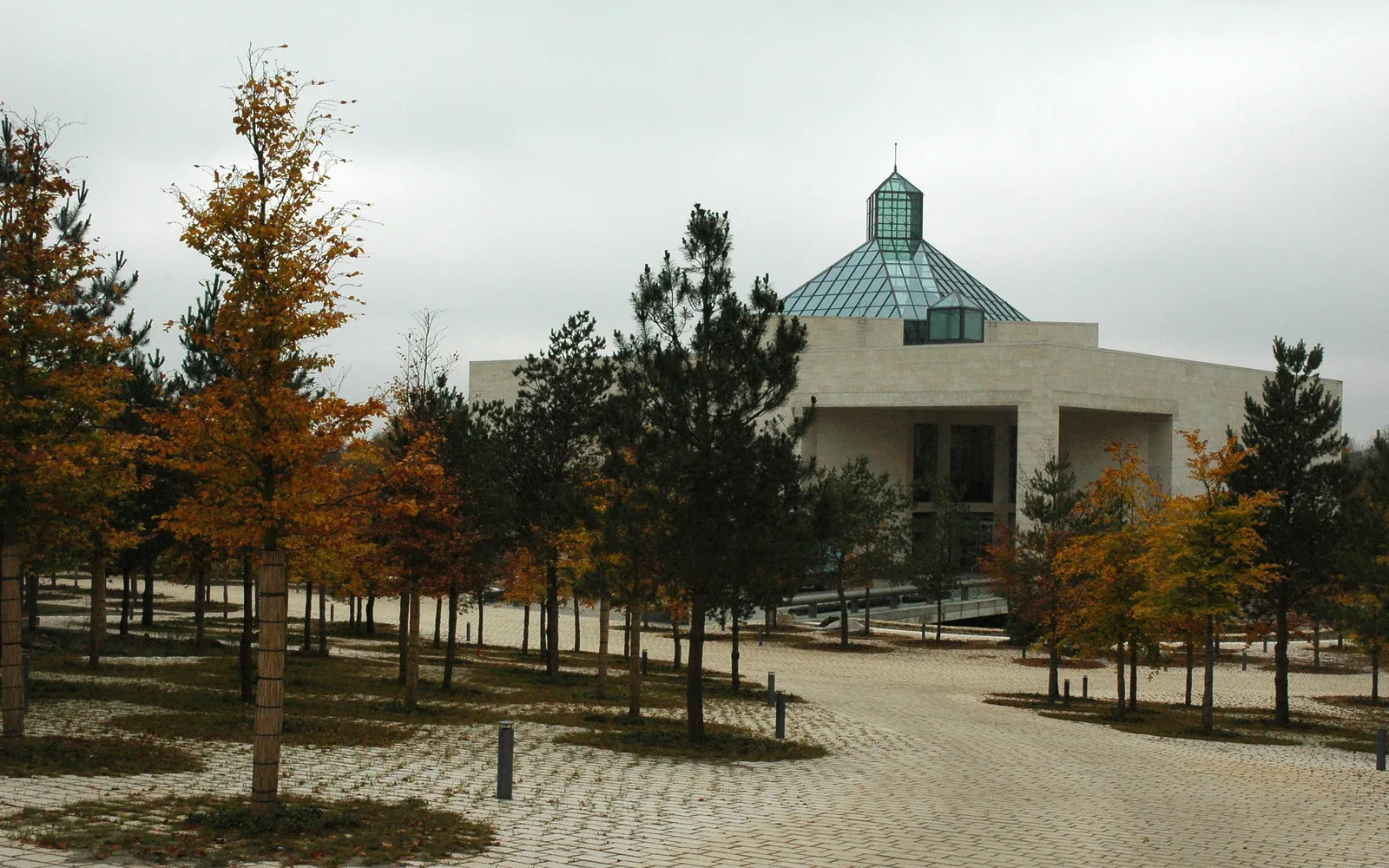อาคารกระจกของพิพิธภัณฑ์ Mudam ออกแบบโดย I.M. Pei
