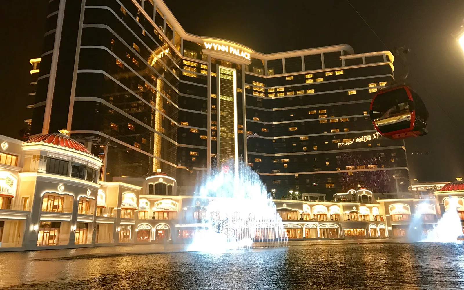 อาคารวินน์ พาเลซ และทะเลสาบน้ำพุ Performance Lake