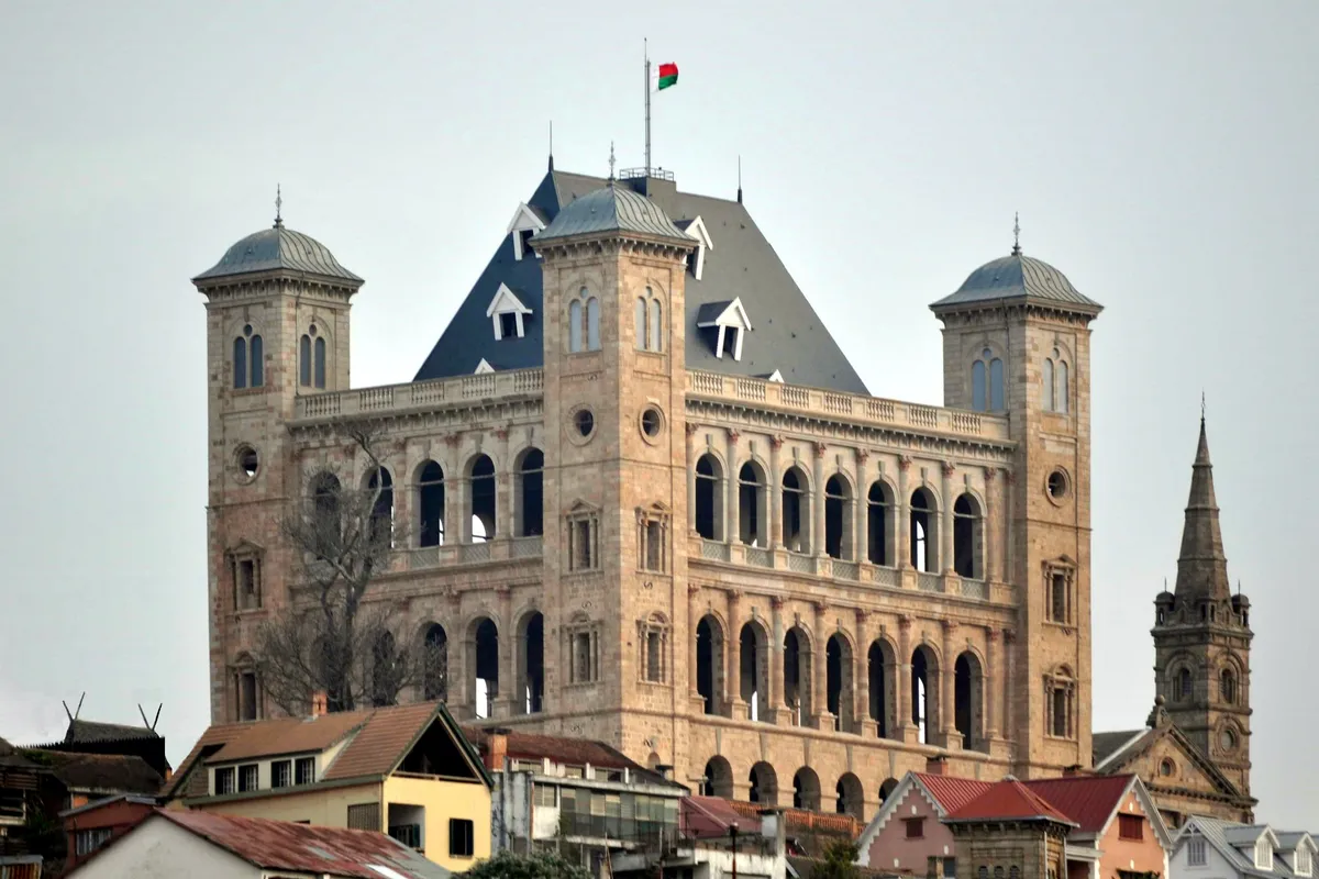 บรรยากาศย่านHaute-Ville (เมืองบน) ในอันตานานาริโว