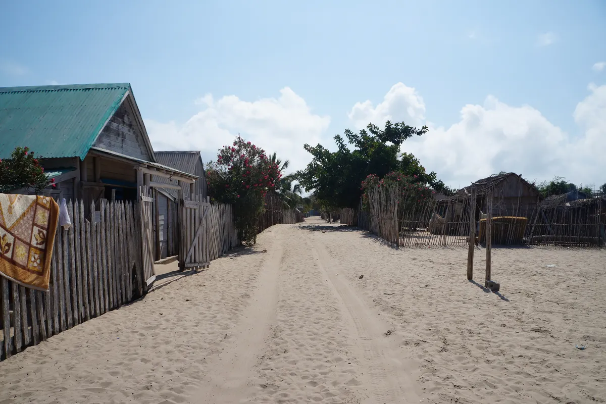 บรรยากาศย่านเบโลซูร์แมร์ (Belo sur Mer) ในโมรอนดาวา