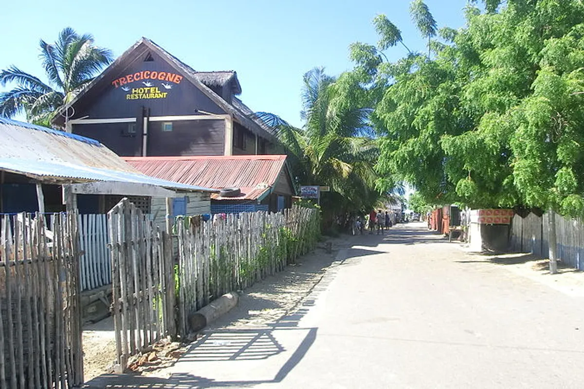 บรรยากาศย่านใจกลางเมือง (Centre-ville) ในโมรอนดาวา