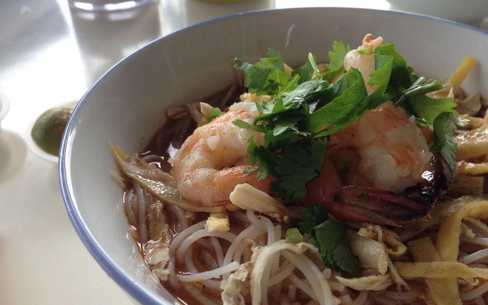 ผัดมิดิน ผักเฟิร์นป่าซาราวักผัดกะปิและกระเทียม