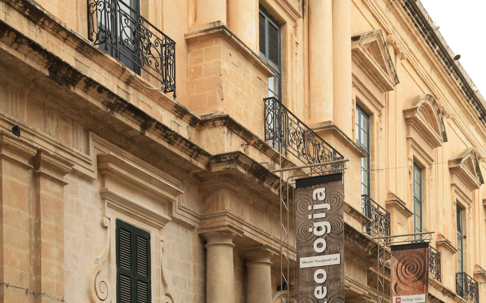อาคาร Auberge de Provence ที่ตั้งพิพิธภัณฑ์โบราณคดีแห่งชาติมอลตา
