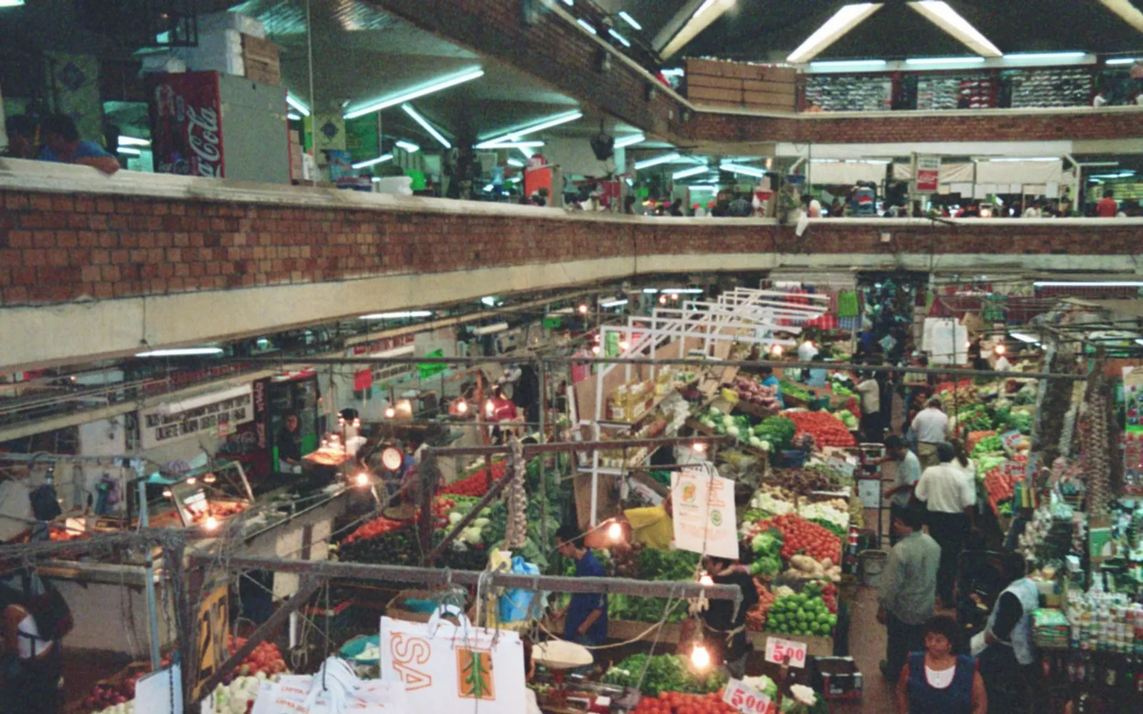 บรรยากาศภายในตลาด Mercado Libertad ตลาดในร่มที่ใหญ่ที่สุดในลาตินอเมริกา