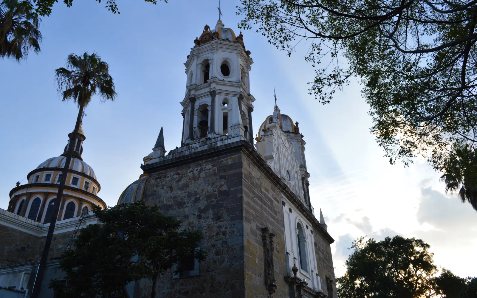 ถนนหินกาบสวยงามในย่านศิลปะและงานหัตถกรรม Tlaquepaque กวาดาลาฮารา