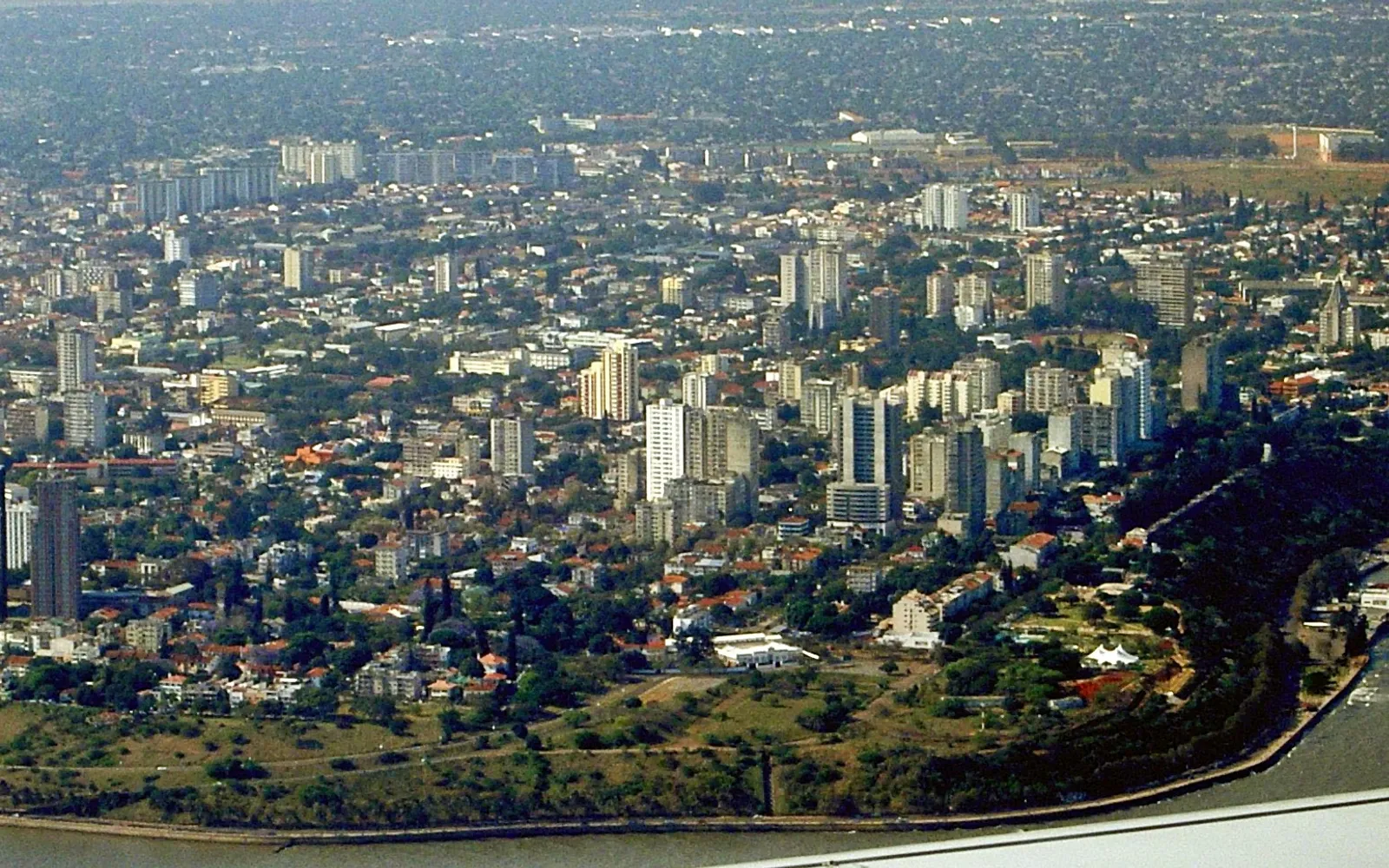 ทิวทัศน์เมืองและธรรมชาติริมอ่าวมาปูโต