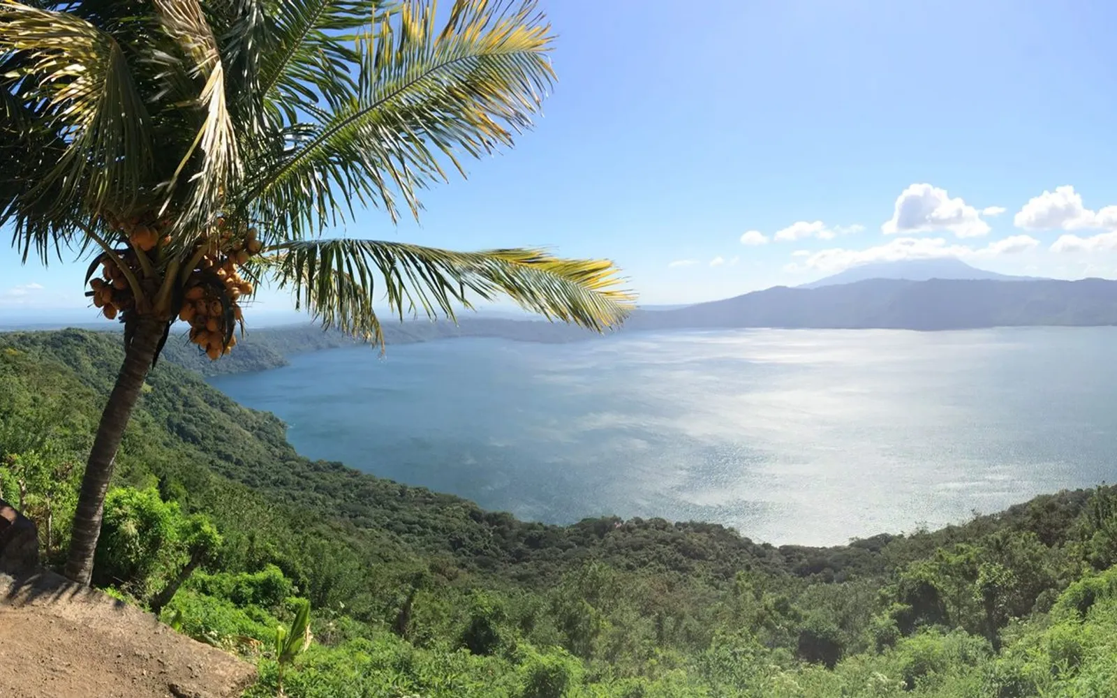 ทะเลสาบปากปล่อง Laguna de Apoyo น้ำสีฟ้าใสมองจากขอบปล่อง