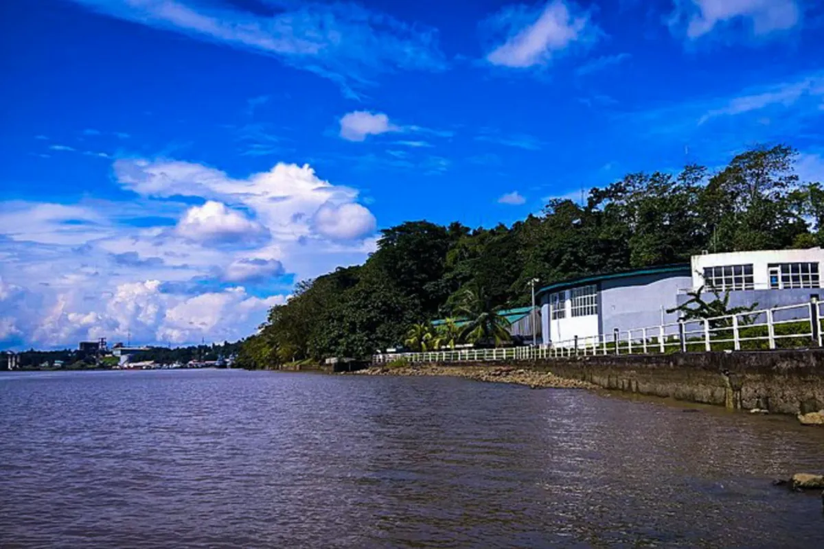 บรรยากาศย่านใจกลางเมือง / ถนนมารินา (Marina Road) ในคาลาบาร์