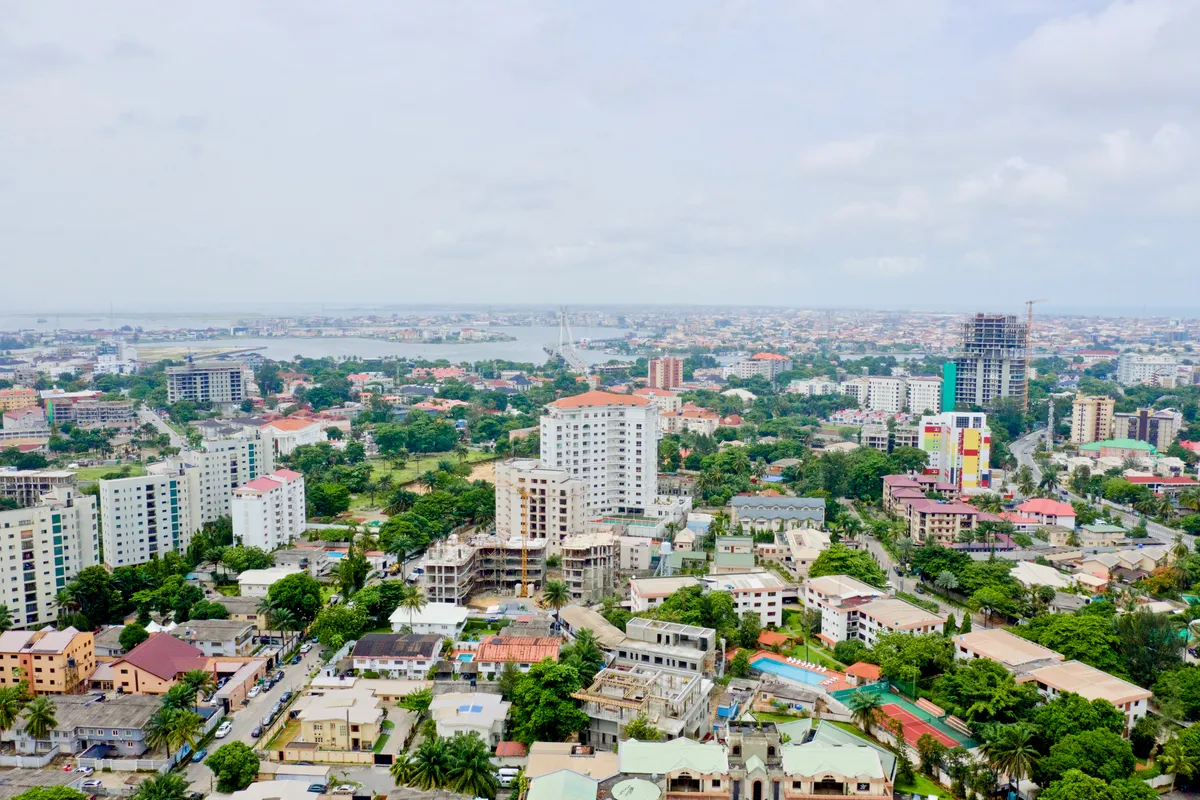 บรรยากาศย่านอิโคยี (Ikoyi) ในลากอส
