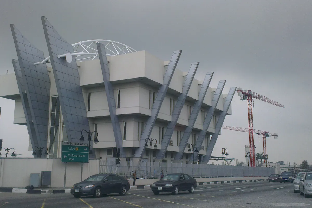 บรรยากาศย่านวิกตอเรียไอส์แลนด์ (Victoria Island) ในลากอส