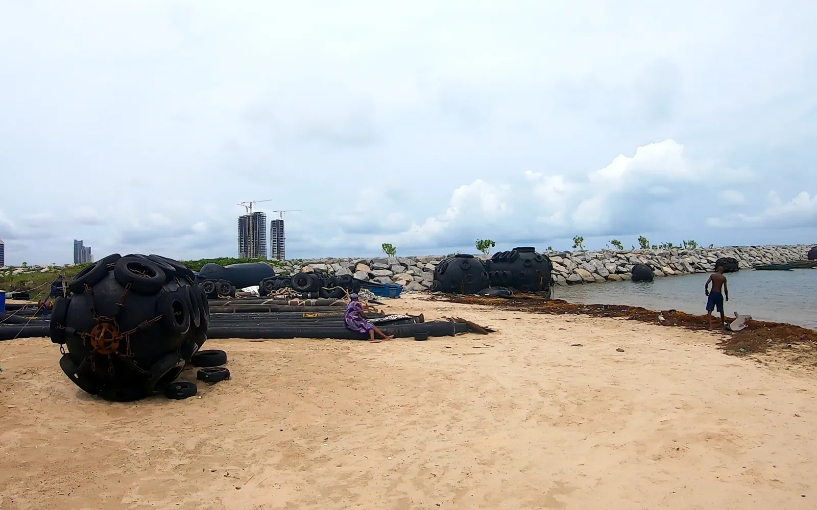 หาดทรายและคลื่นสงบที่หาดทาร์กวาเบย์ ลากอส
