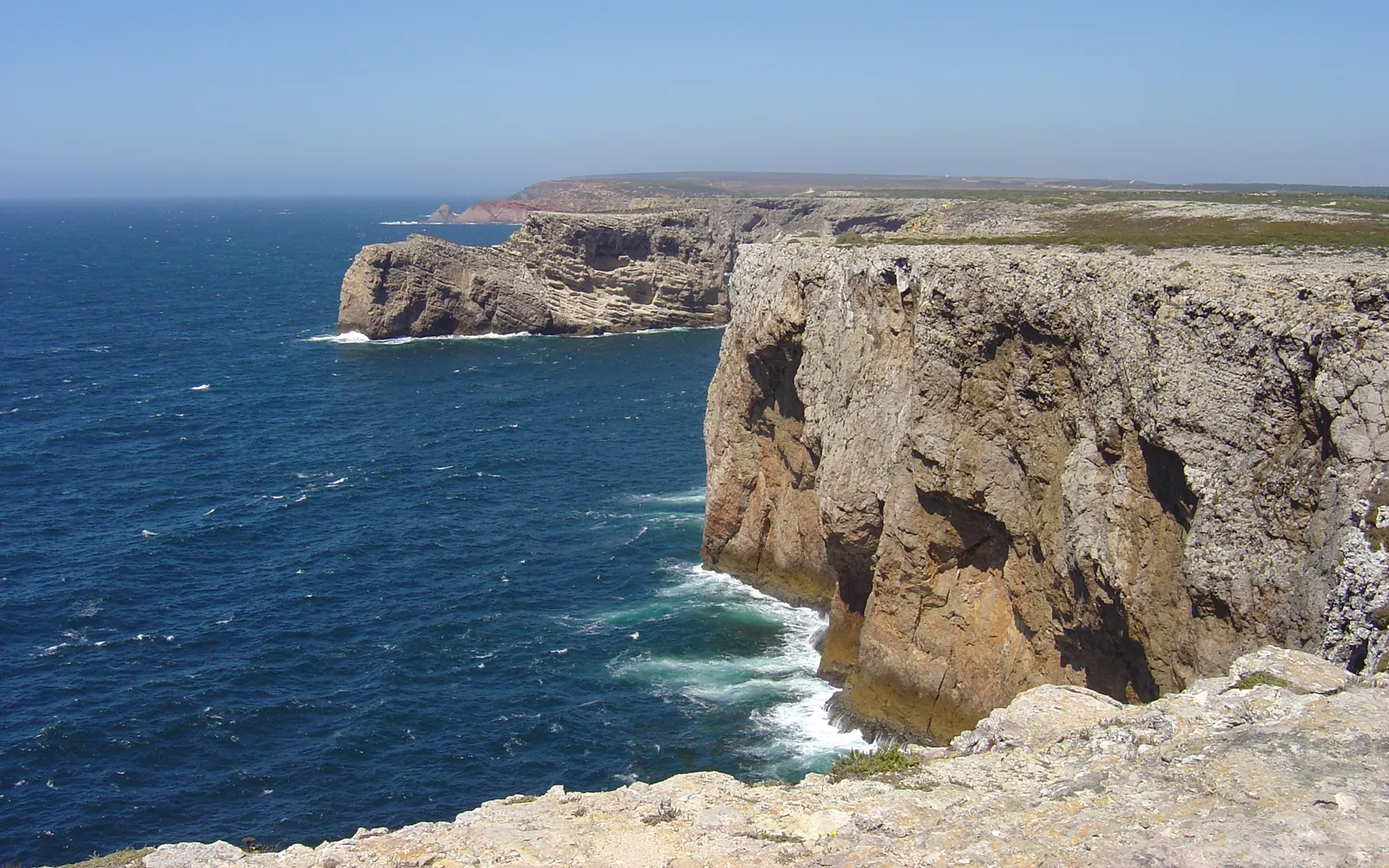 ประภาคารบนหน้าผา Cape St. Vincent จุดใต้สุดตะวันตกของยุโรปแผ่นดินใหญ่