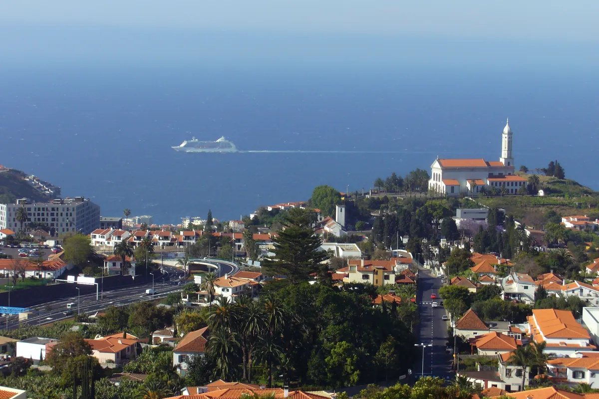 บรรยากาศย่านเซา มาร์ตินโญ (São Martinho) ในมาเดรา