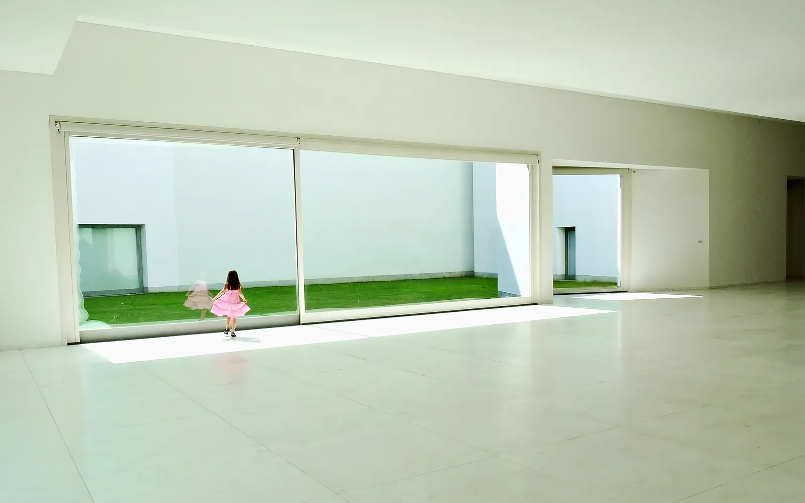 พิพิธภัณฑ์ศิลปะร่วมสมัยเซอร์ราลเวชและสวนกว้างในปอร์ตู