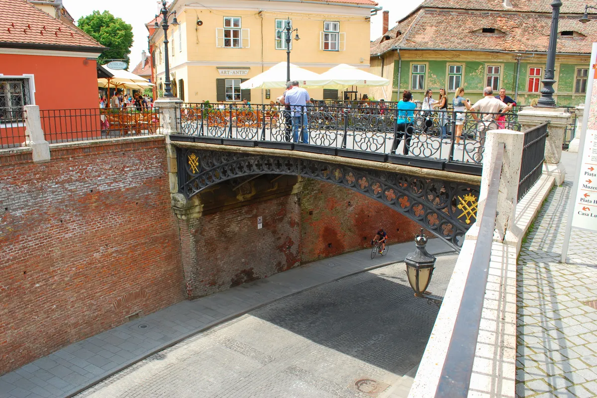 บรรยากาศย่านเมืองล่าง (Orașul de Jos / Lower Town) ในซีบิอู