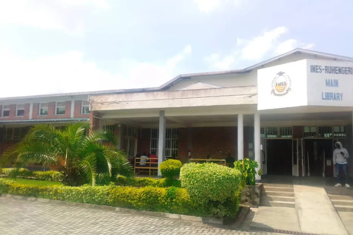 บรรยากาศย่านญาคินามา (Nyakinama) ในมูซันเซ