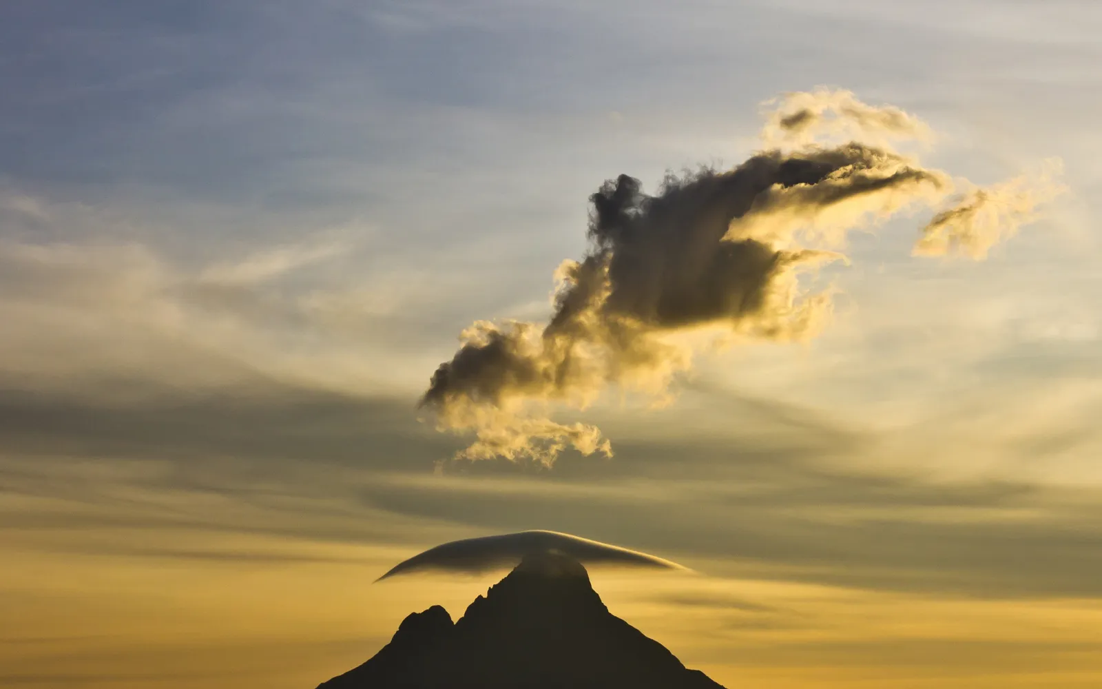 ถ้ำลาวามูซันเซที่เกิดจากภูเขาไฟ Virunga มีค้างคาวอาศัยอยู่