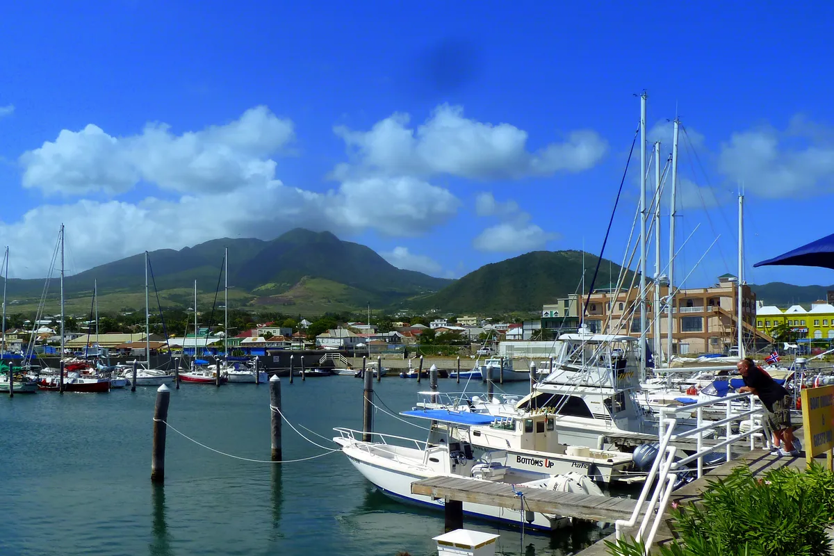 บรรยากาศย่านใจกลางบาสแตร์ / Port Zante ในบาสแตร์