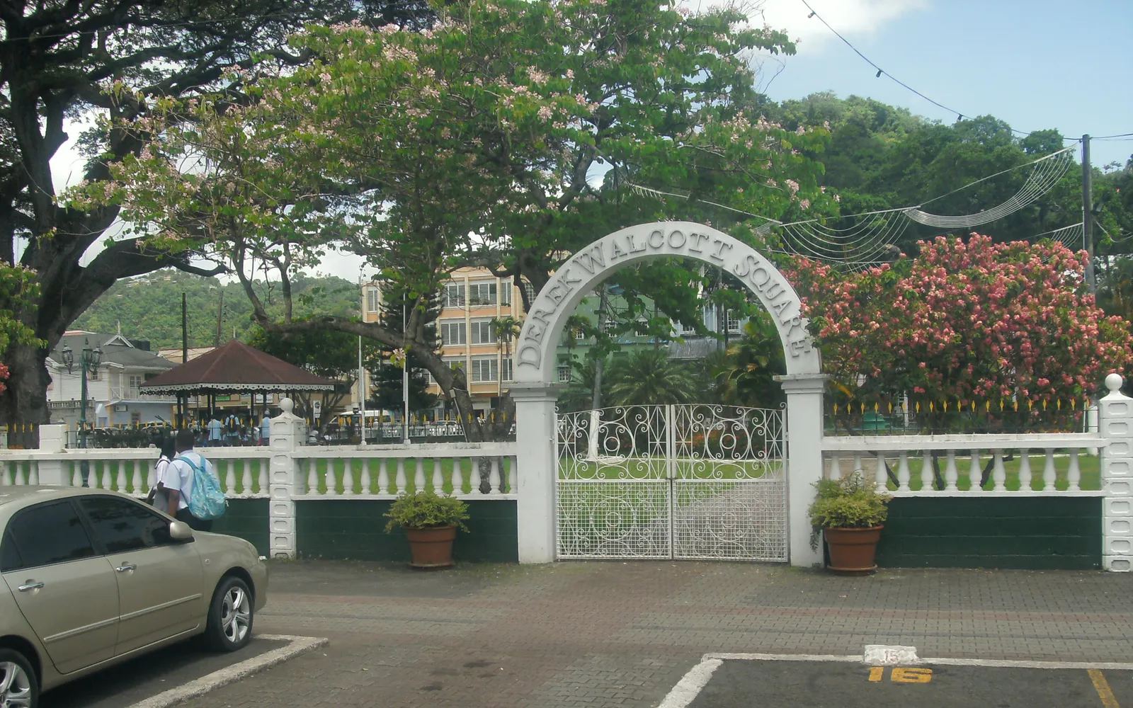 สวนสาธารณะจัตุรัสเดเรก วอลคอตต์ ใจกลางแคสทรีส์