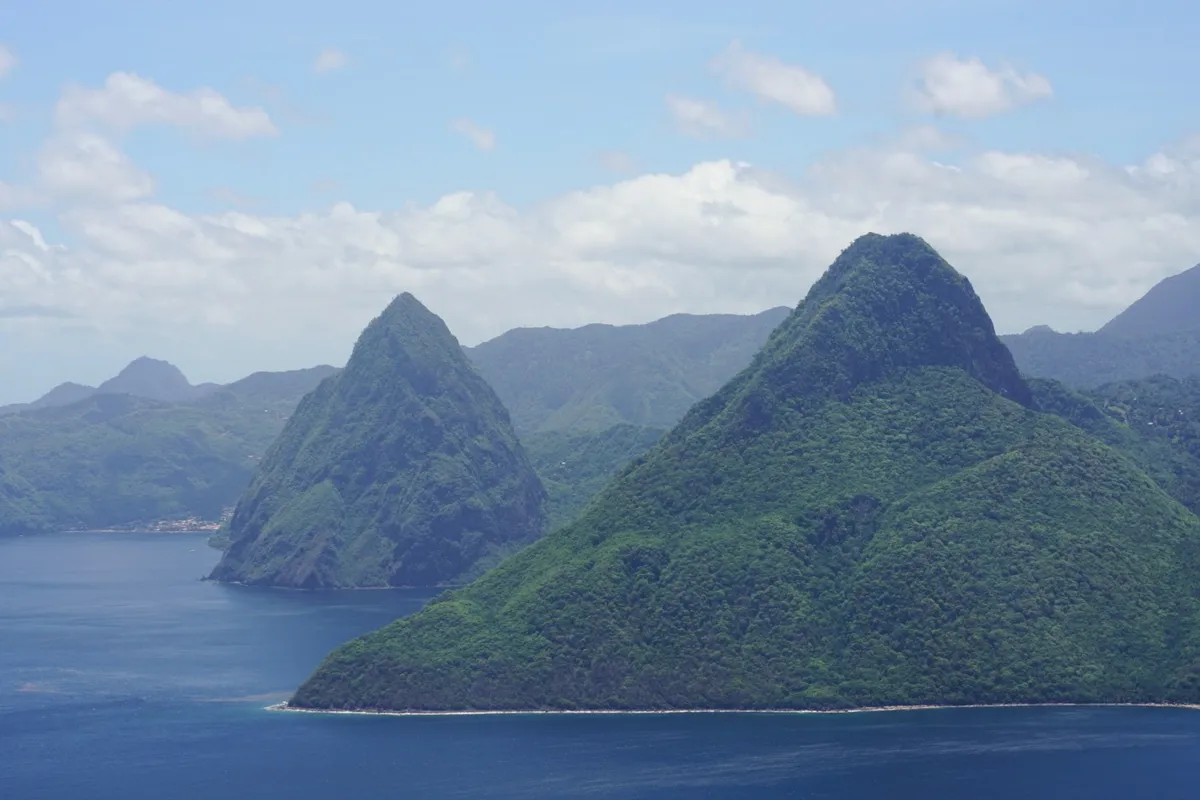 บรรยากาศย่านVal des Pitons (Sugar Beach) ในซูฟรีแยร์