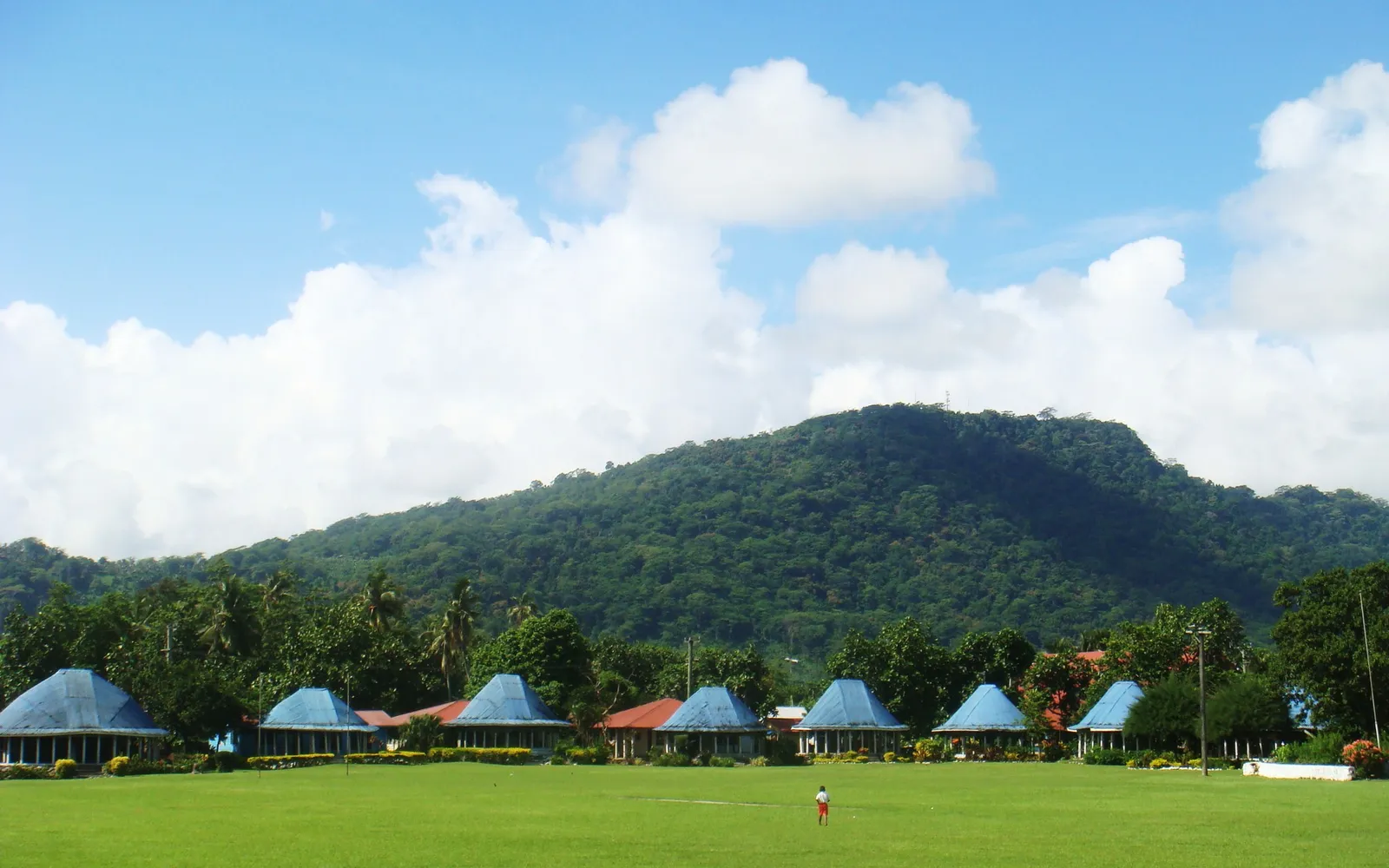 เขา Vaea เหนือหมู่บ้าน Lepea ในอาเปีย ซามัว