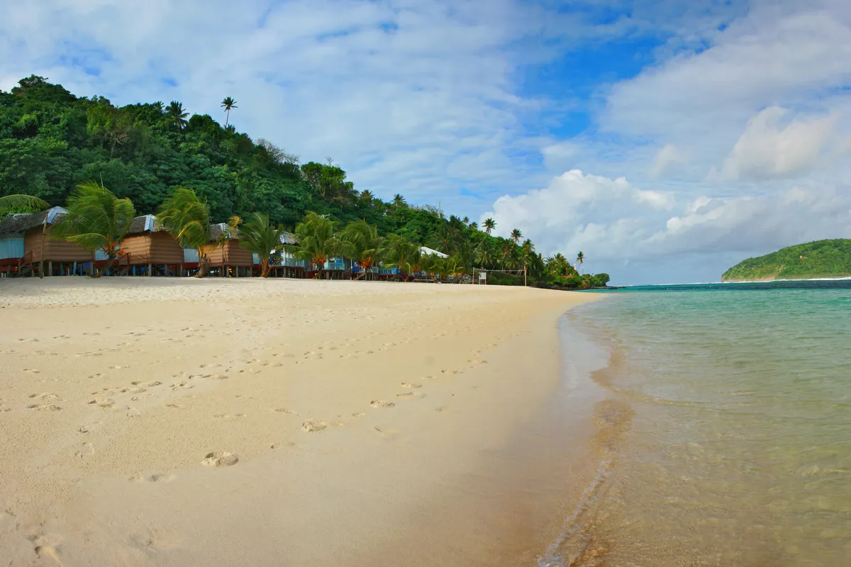 บรรยากาศย่านปลายหาดฝั่งเงียบ ในลาโลมานู