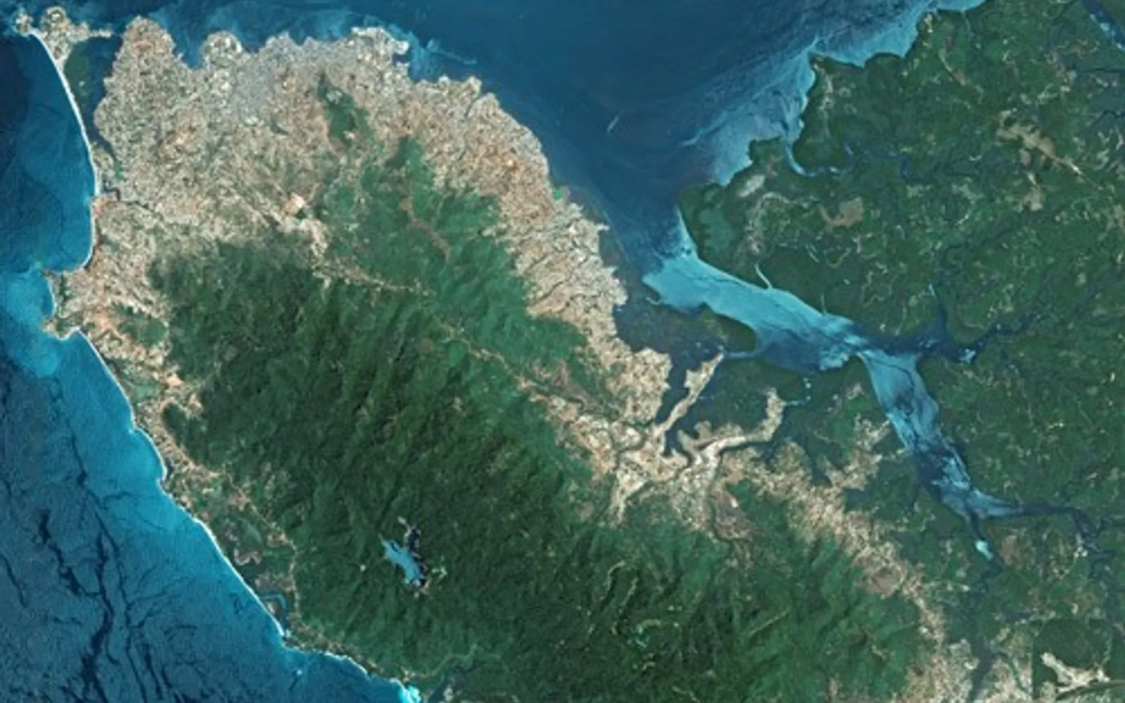 ซากปราการหินเก่าแก่บนเกาะบันซ์ อดีตป้อมค้าทาสในแม่น้ำเซียร์ราลีโอน