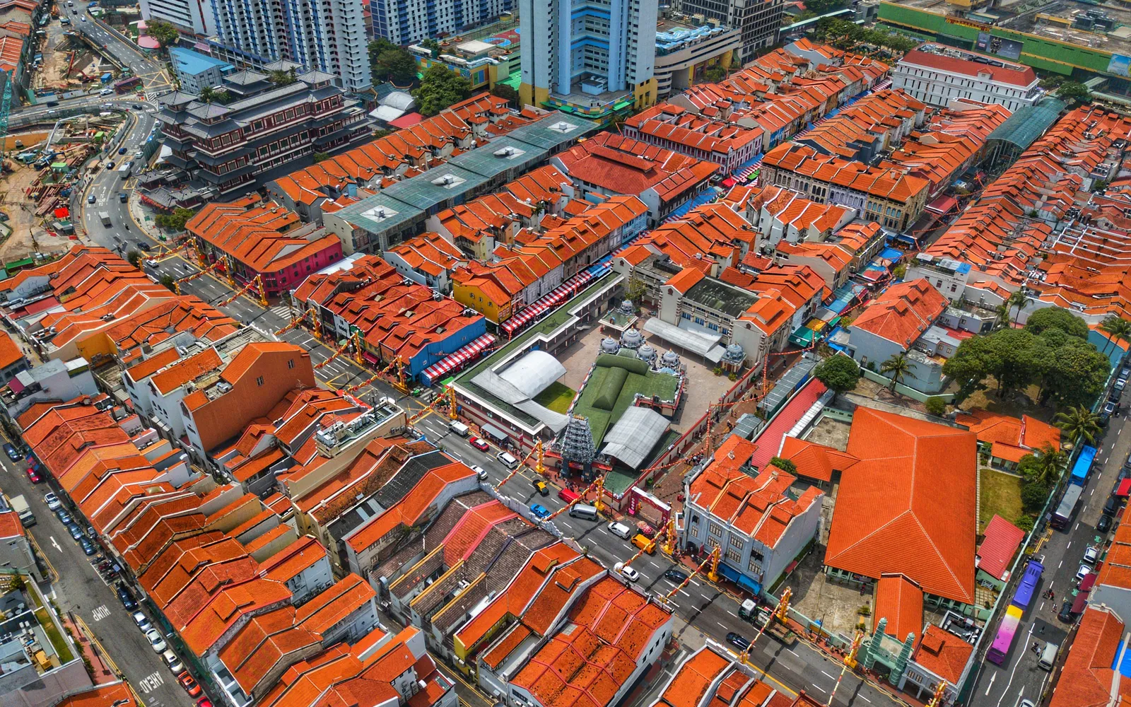 ถนน Pagoda Street ไชน่าทาวน์ สิงคโปร์ ประดับโคมแดงเต็มสองข้างทาง ตลาดของที่ระลึกคึกคัก