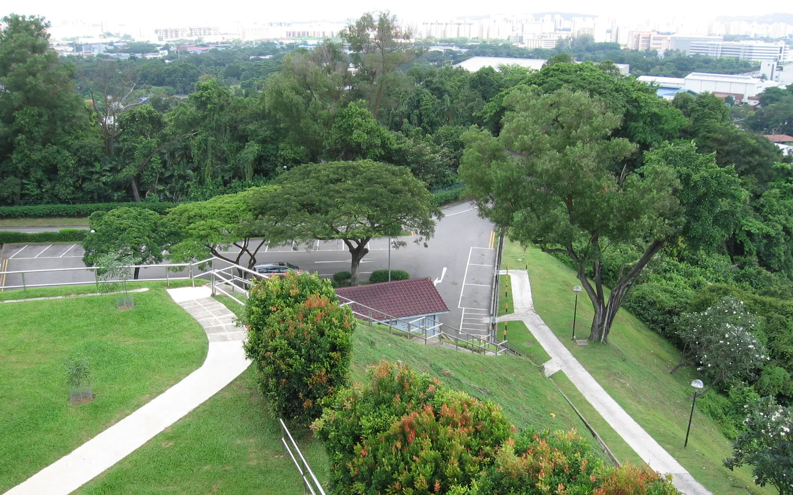 หอชมวิว Lookout Tower ทรงกังหันบนยอดเนิน Jurong Hill สิงคโปร์