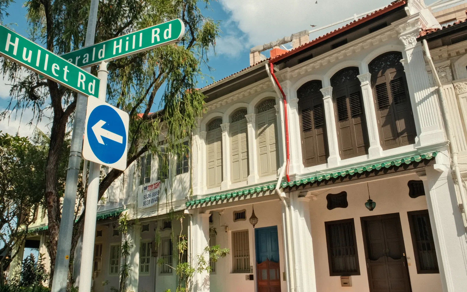 แถวบ้านช็อปเฮาส์สไตล์เปอรานากันสีสันสดใสบนถนน Emerald Hill
