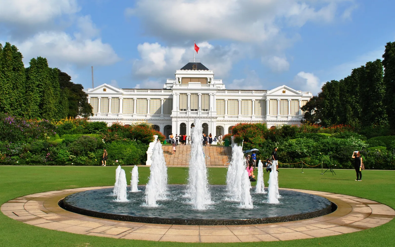 ทางเข้าหลักพระราชวัง Istana ประตูสีทองบนถนนออร์ชาร์ด