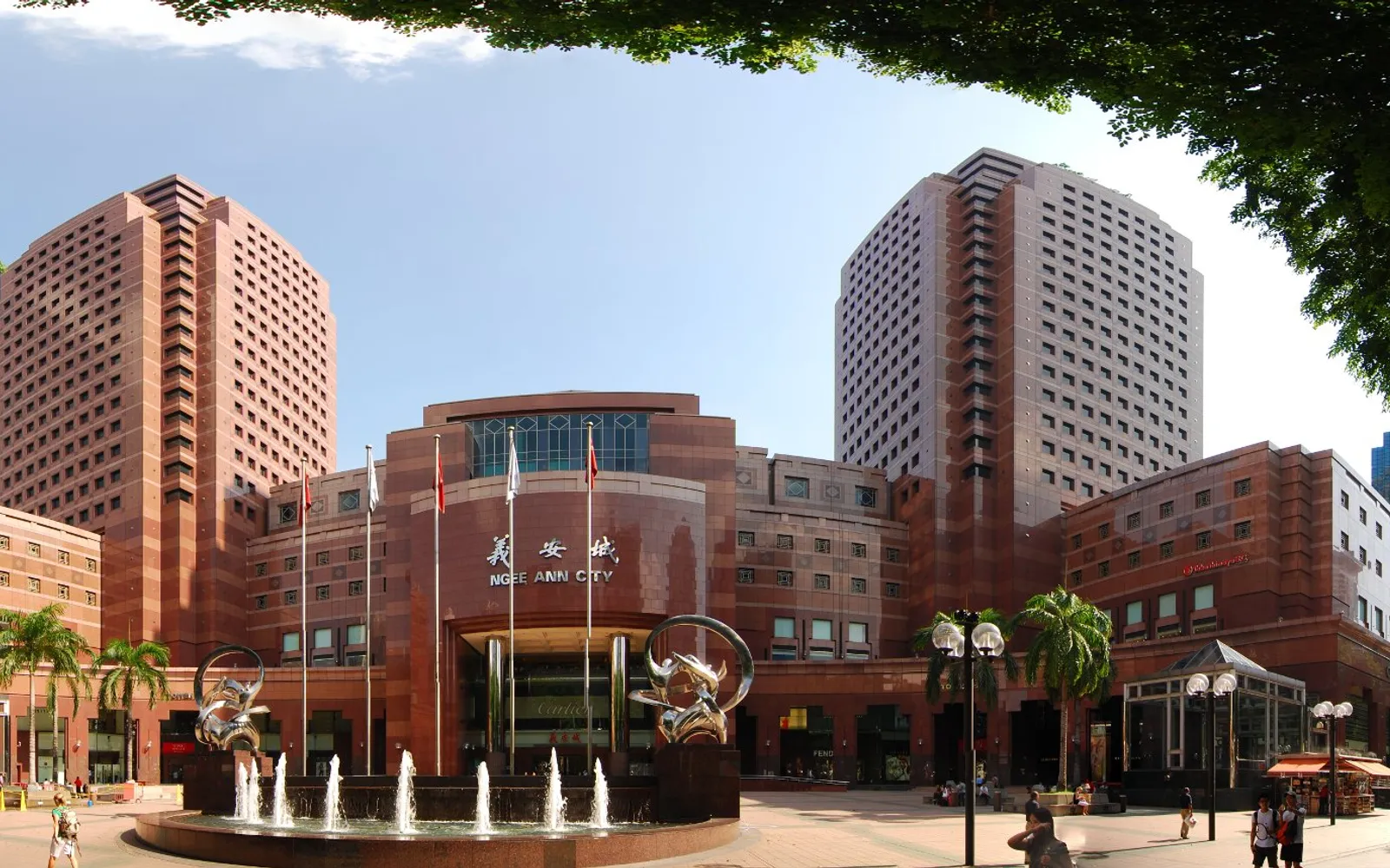 อาคาร Ngee Ann City สองหอคอยตระหง่านบนถนนออร์ชาร์ด