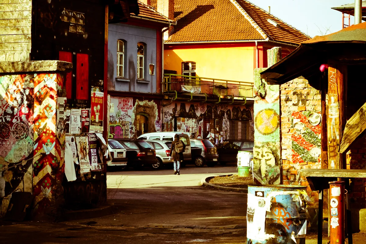 บรรยากาศย่านเมเทลโควา (Metelkova) ในลูบลิยานา