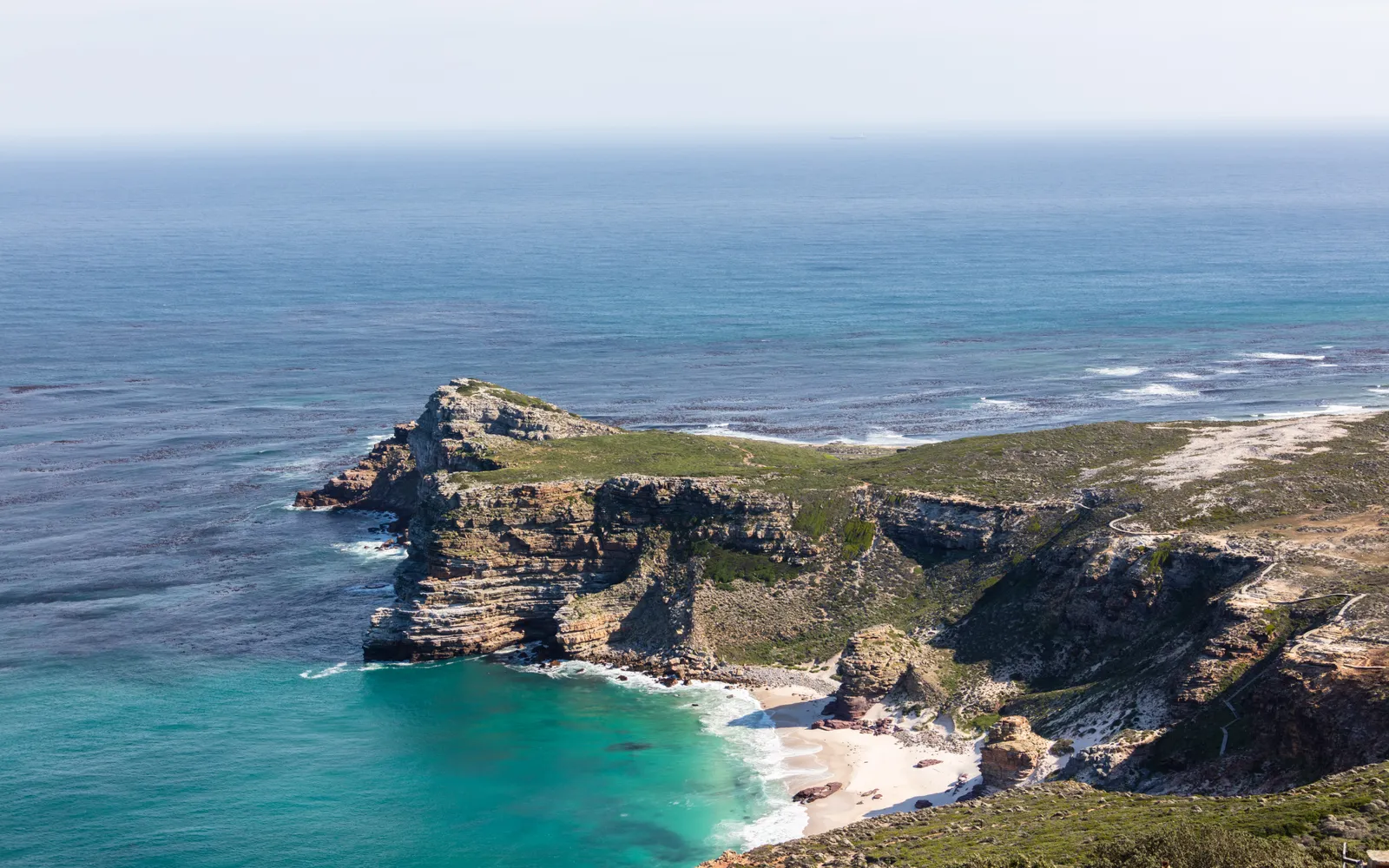 หน้าผาแหลมกู๊ดโฮปมองจากหน้าผาเหนือ Cape Point