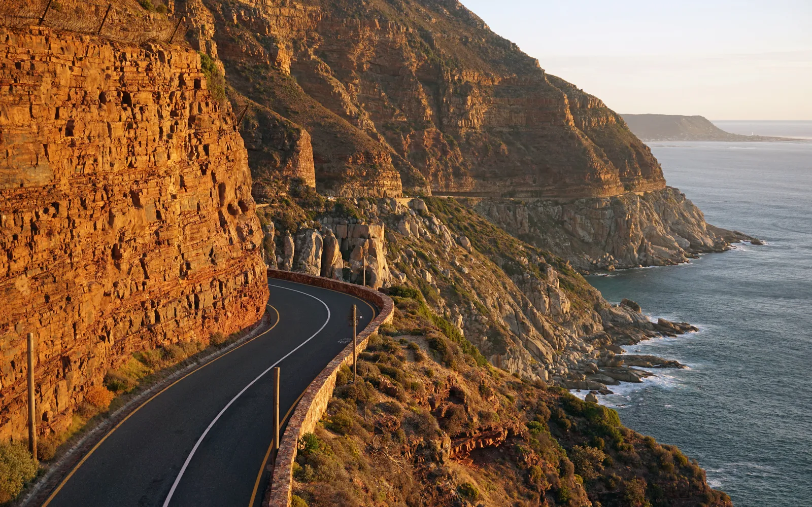ถนนเลียบหน้าผา Chapman's Peak Drive มองไปทางทิศใต้