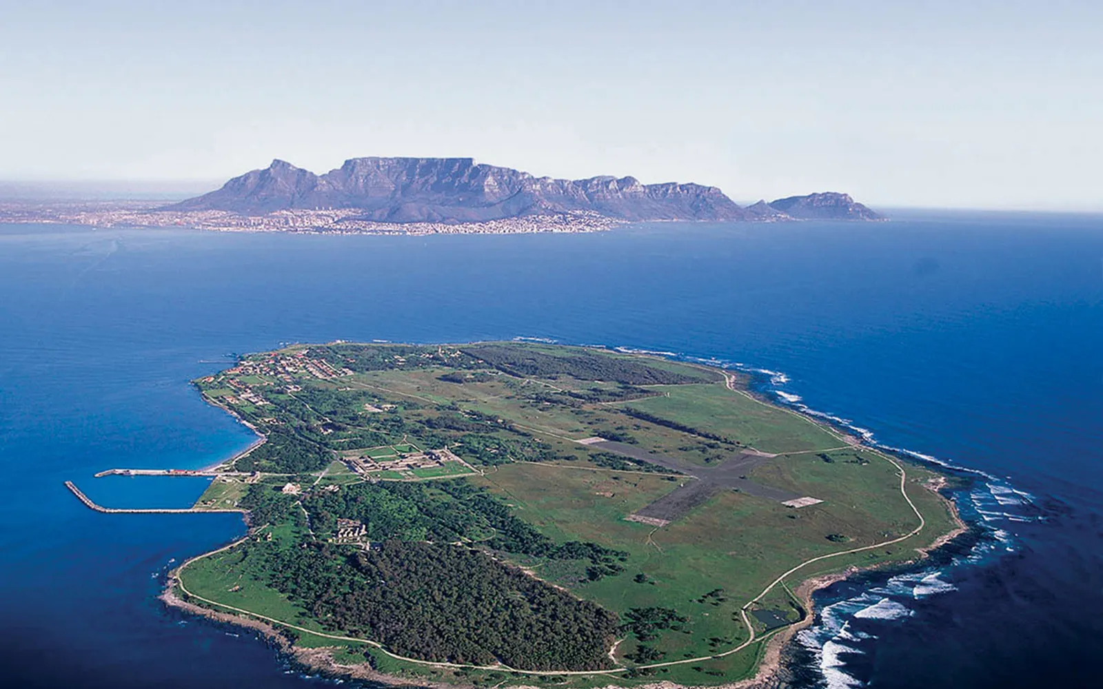 เกาะร็อบเบินมองจากมุมสูงในอ่าว Table Bay