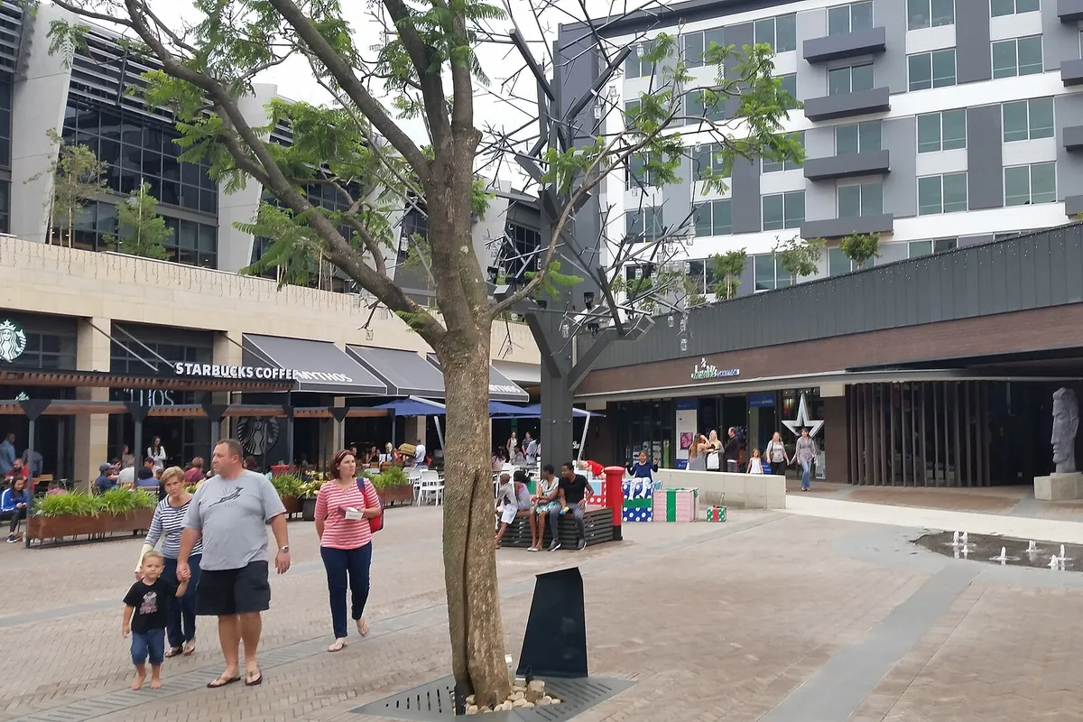 บรรยากาศย่านMenlyn ในพริทอเรีย