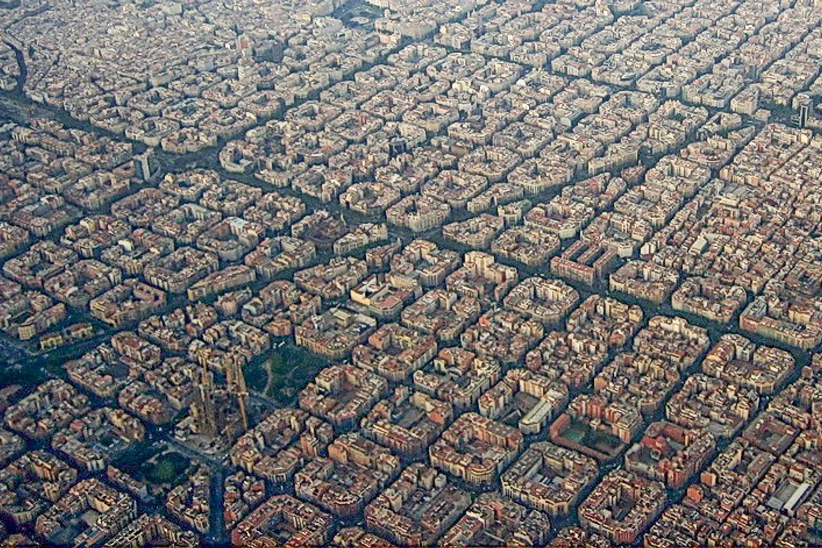 บรรยากาศย่านเอชอมเปล (Eixample) ในบาร์เซโลนา