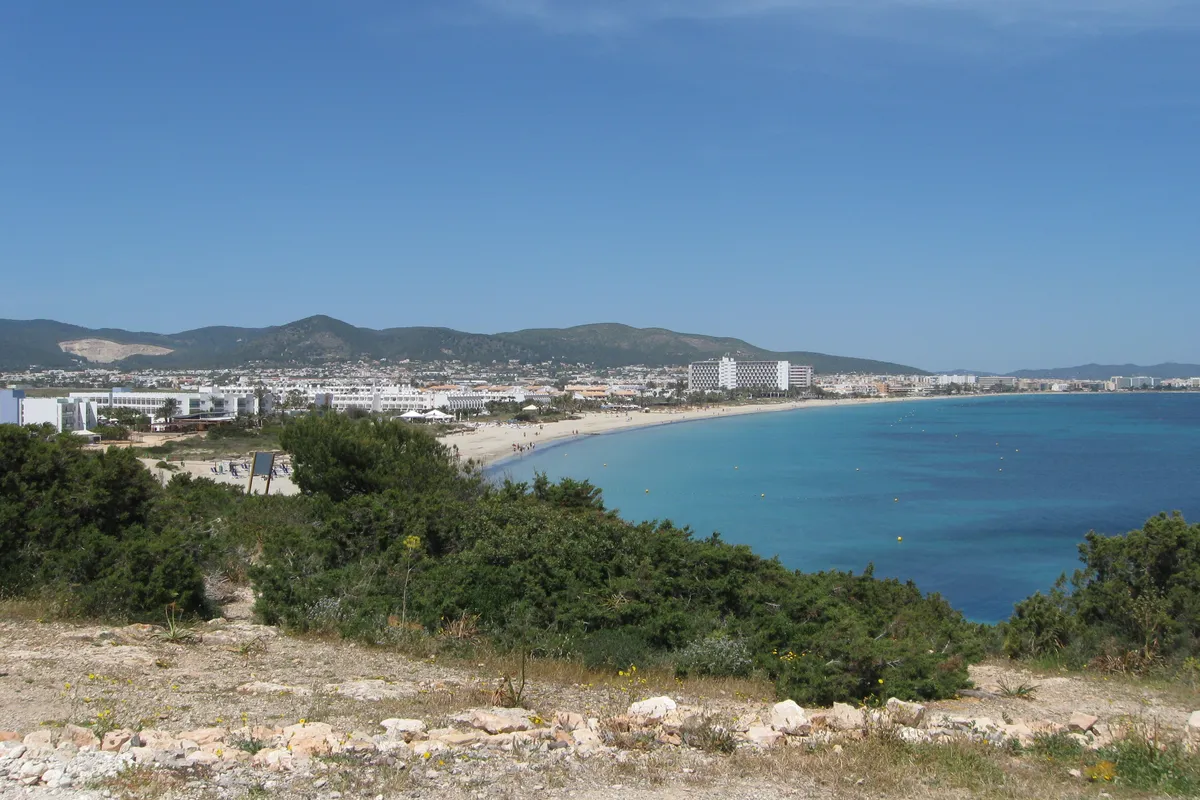 บรรยากาศย่านPlaya d'en Bossa ในอิบิซา