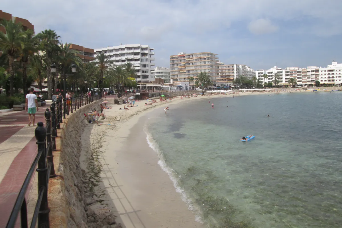 บรรยากาศย่านSanta Eulalia (Santa Eulària) ในอิบิซา