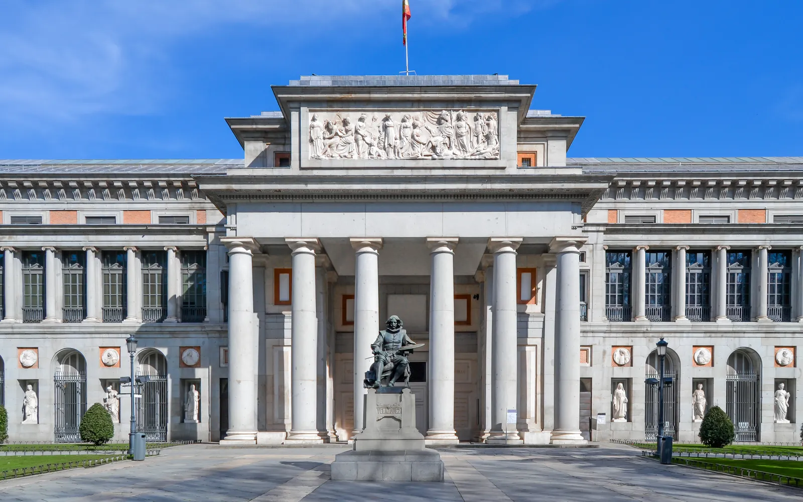 อาคารด้านหน้าพิพิธภัณฑ์ปราโดทางเข้า Velázquez