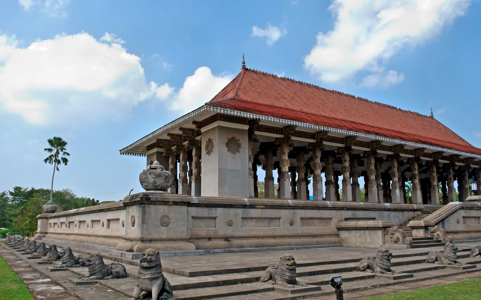 อนุสรณ์สถานเอกราชอาคารหินสไตล์แคนดี้ในโคลัมโบ
