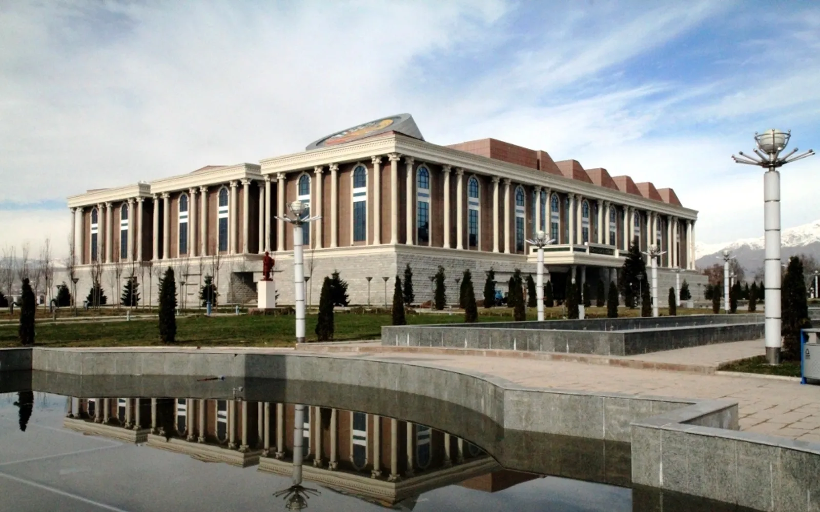 อาคารพิพิธภัณฑ์แห่งชาติทาจิกิสถานในดูชานเบ