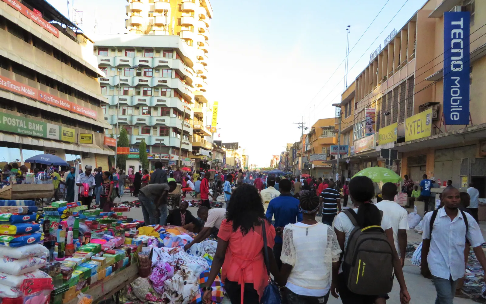 ความคึกคักของตลาดคาริอาโกโอในดาร์เอสซาลาม