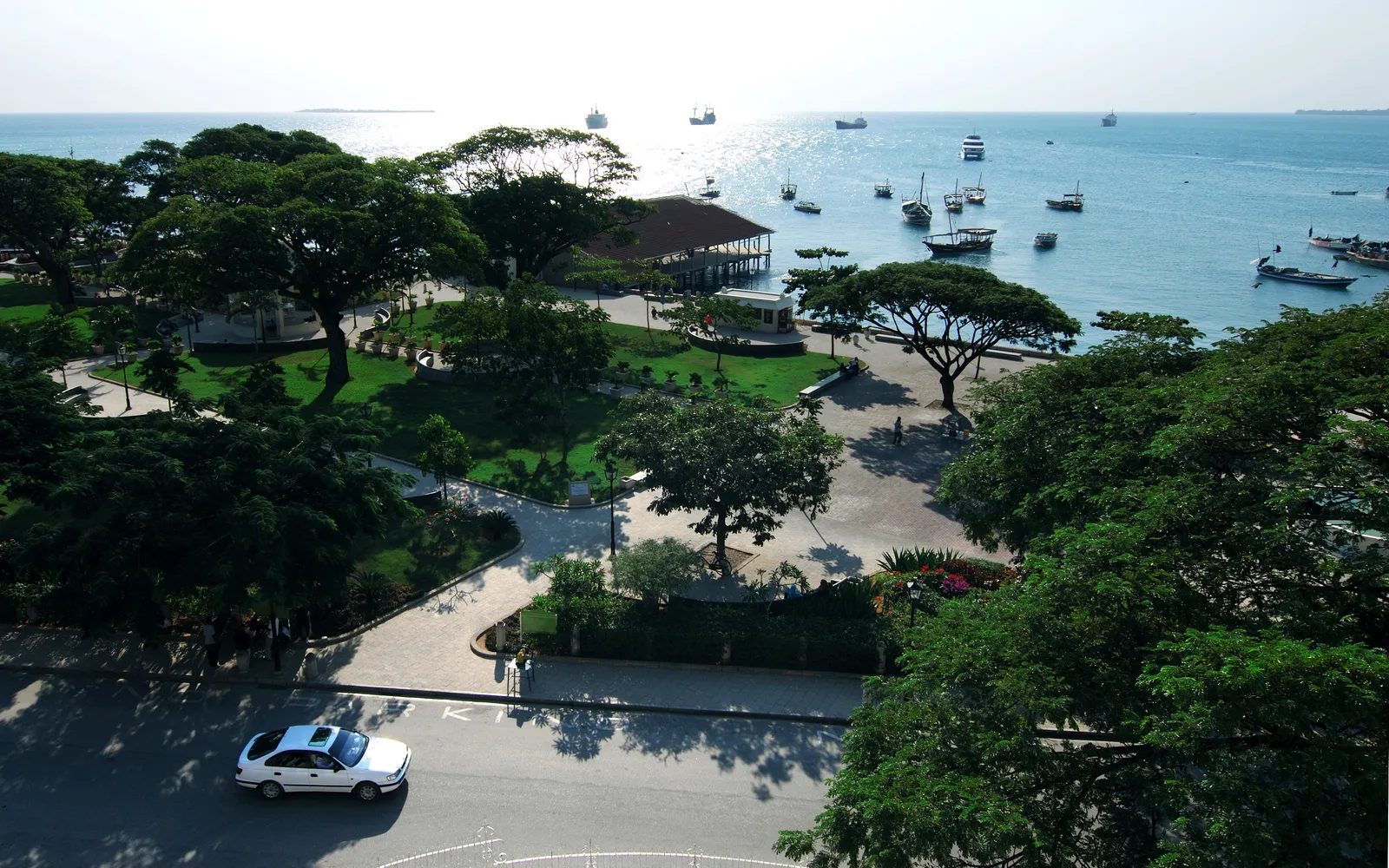 สวนริมทะเล Forodhani Gardens ในเมืองเก่าแซนซิบาร์